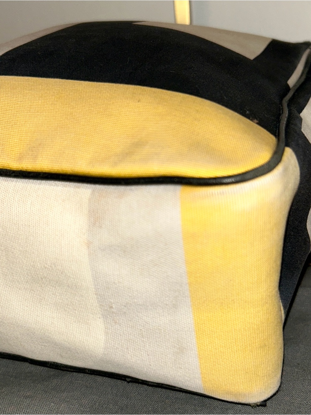 Bally BizzyB Leather Canvas Adjustable Shoulder Bag. LV Dog Charm included - Picture 9 of 13